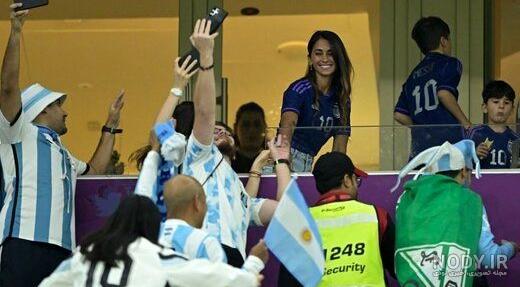 عکس مسی و همسرش در ساحل