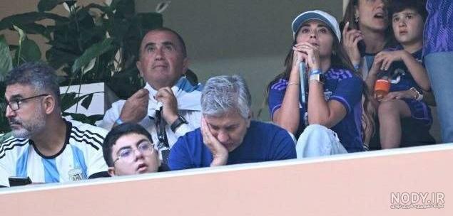 عکس مسی و همسرش در ساحل