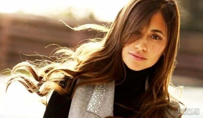 عکس مسی و همسرش در ساحل