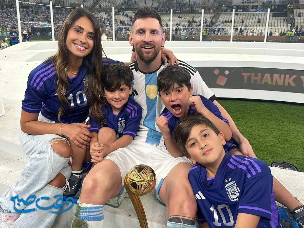 عکس مسی و همسرش در ساحل