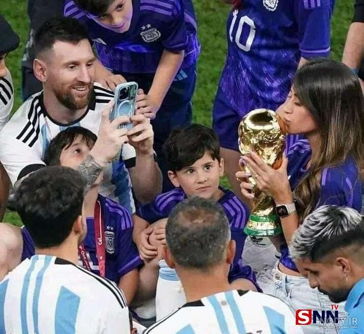 عکس مسی و همسرش در ساحل