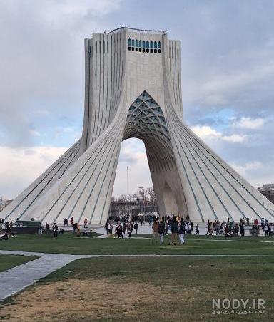 عکس برج ازادی در شب عکس برج ازادی در شب