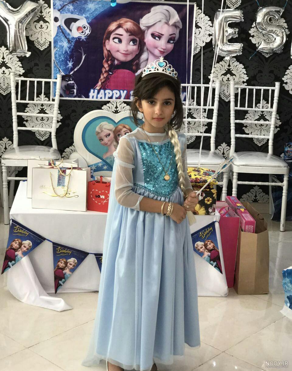 به این ۳۱ مدل لباس السا و آنا برای تولد مثل یه پرنسس برای دخترت جشن تولد  بگیر - ماگرتا