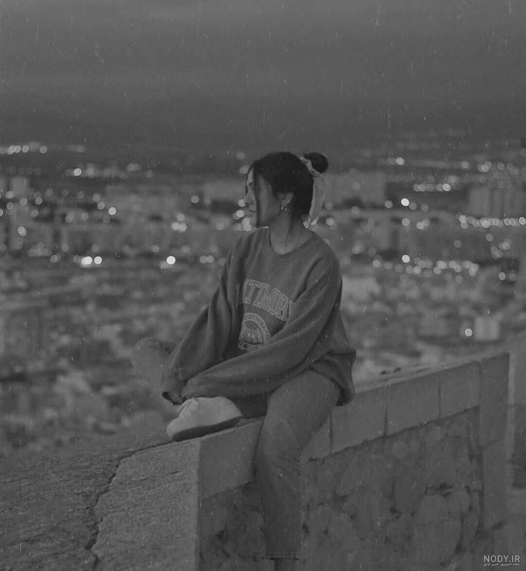 عکس سیاه سفید دخترونه غمگین