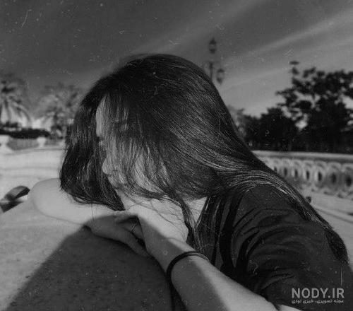 عکس سیاه سفید دخترونه غمگین
