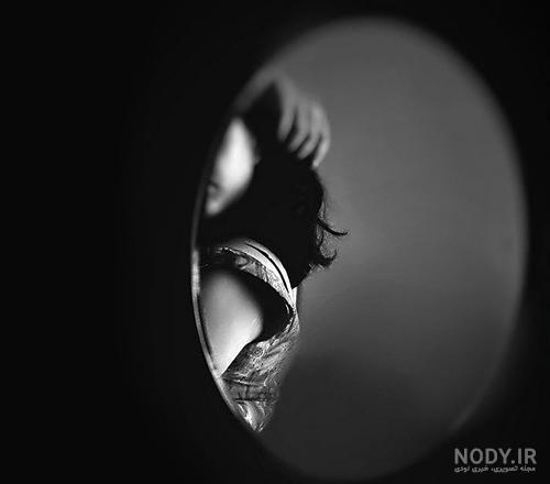 عکس سیاه سفید دخترونه غمگین