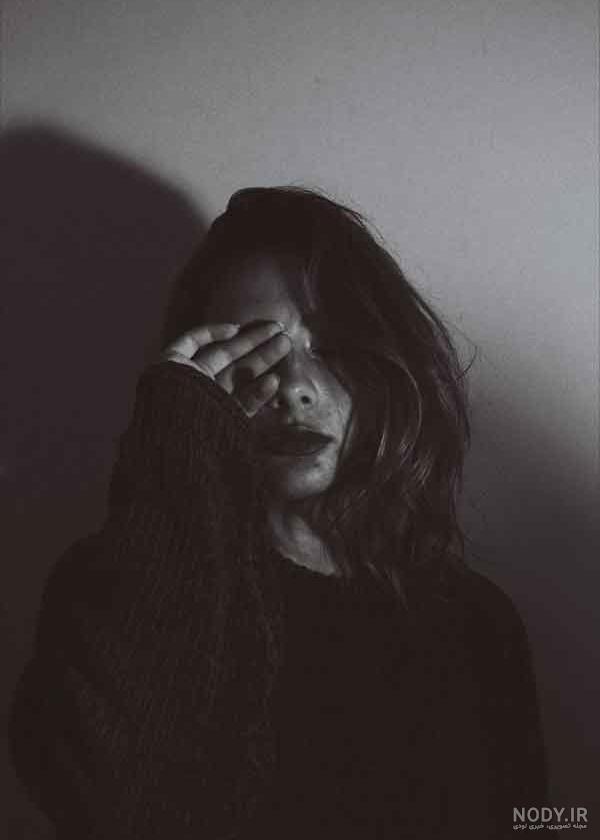 عکس سیاه سفید دخترونه غمگین