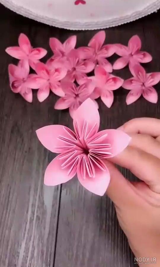 ساخت گل با کاغذ و مقوا: آموزش فوت و فن‌های ساخت کاردستی گل کاغذی | اطلس گل  | Atlas Flower