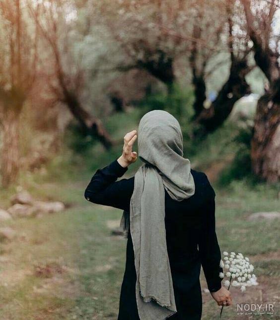 عکس دختر با گل برای پروفایل