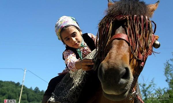 دانلود عکس دختر کنار اسب دانلود عکس دختر کنار اسب