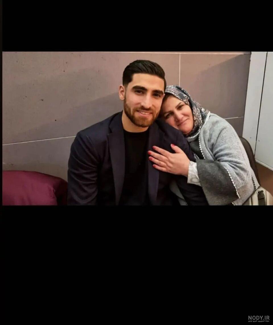 عکس) تصویر دیده نشده از علیرضا جهانبخش و خواهرش بعد از دریافت کفش طلا بخاطر  آقای