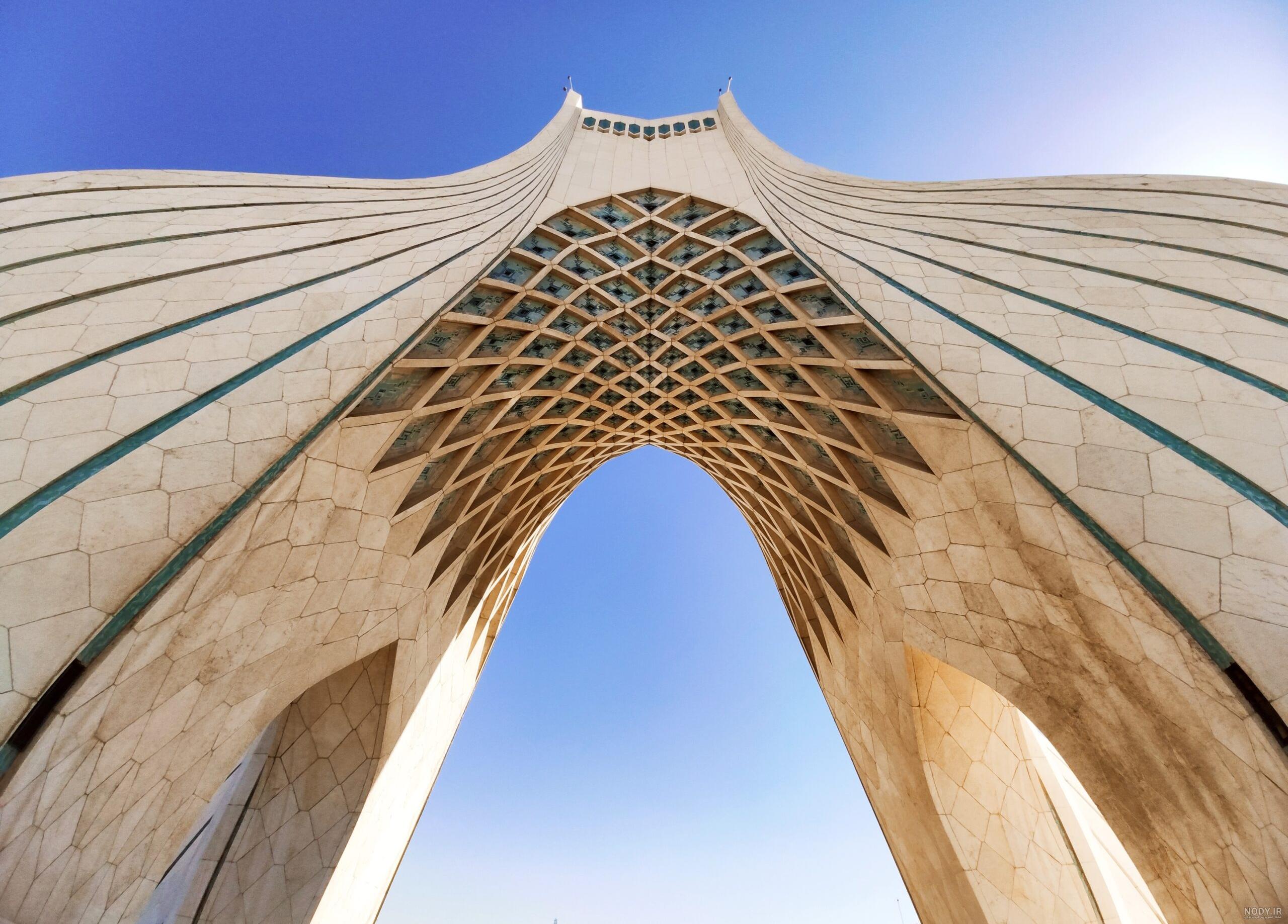 میدان آزادی ؛ بزرگترین میدان پایتخت و میزبان نماد شکوهمند تهران - سفرزون