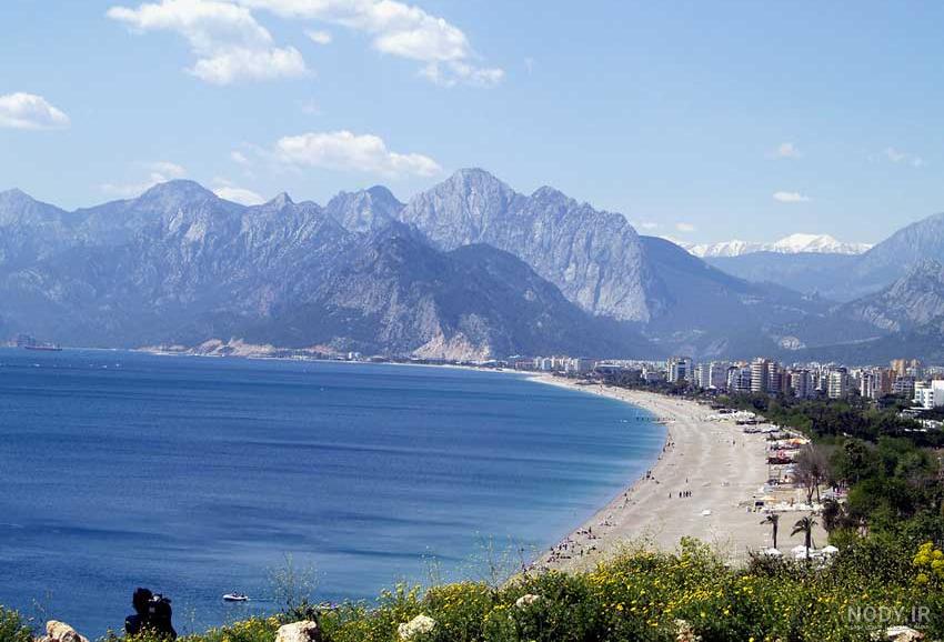 تصویر زمینه ساحل آفتابی آنتالیا