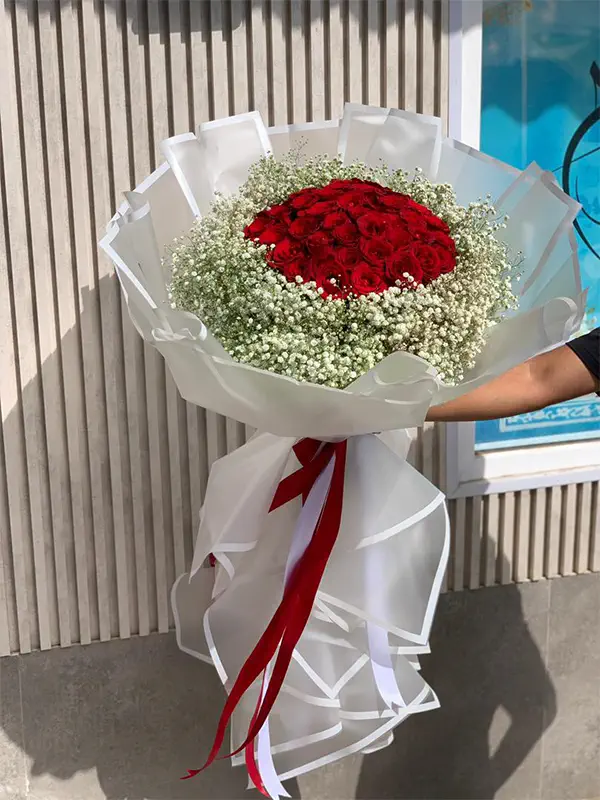 زیباترین عکس های دسته گل رز قرمز با تنوع و مدل های دیدنی زیباترین عکس های دسته گل رز قرمز با تنوع و مدل های دیدنی