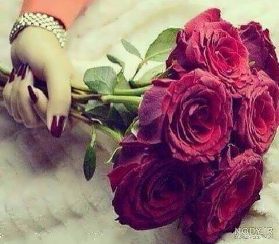 عکس گل دست دختر برای پروفایل