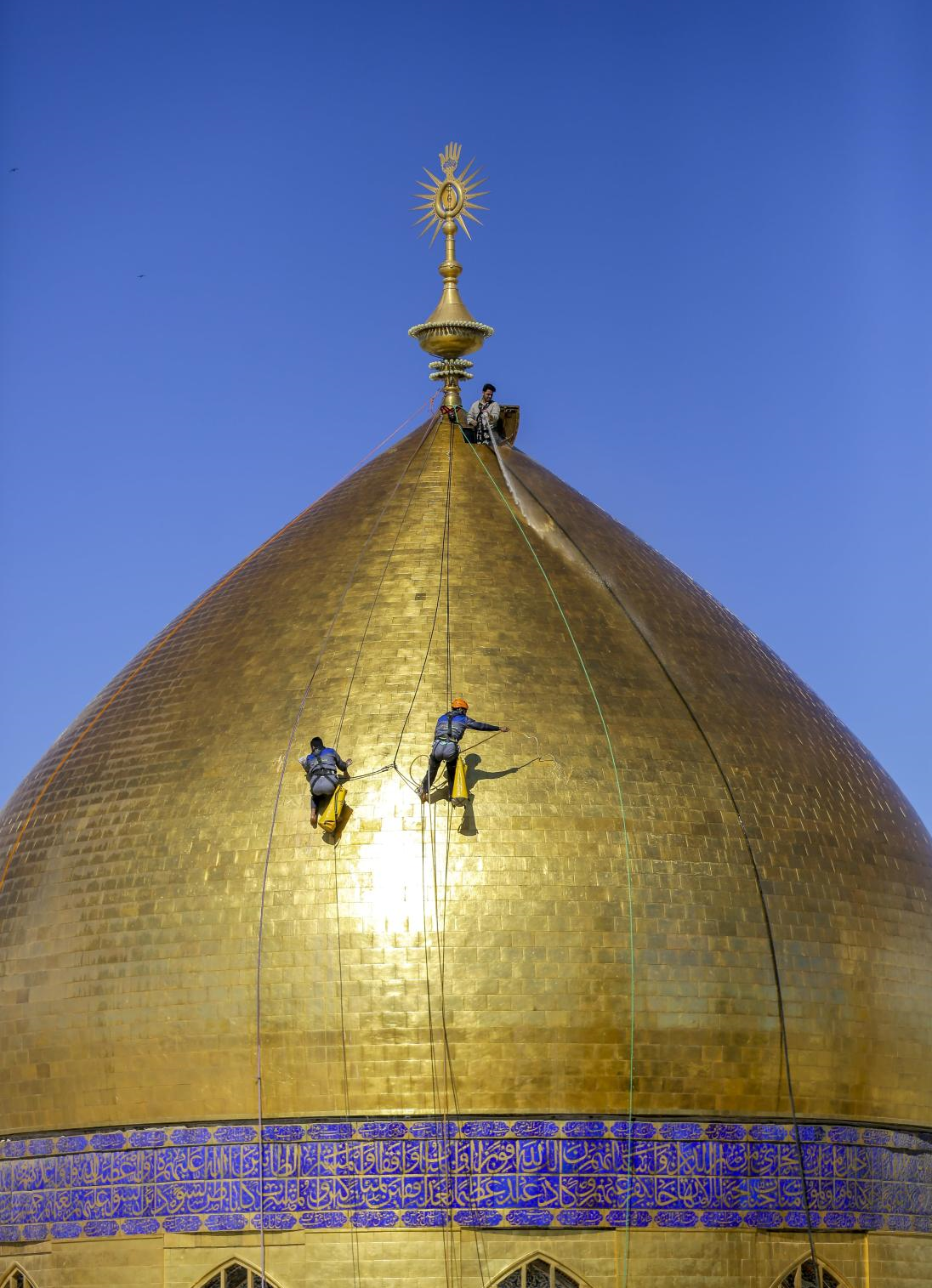 عکس از گنبد امام علی