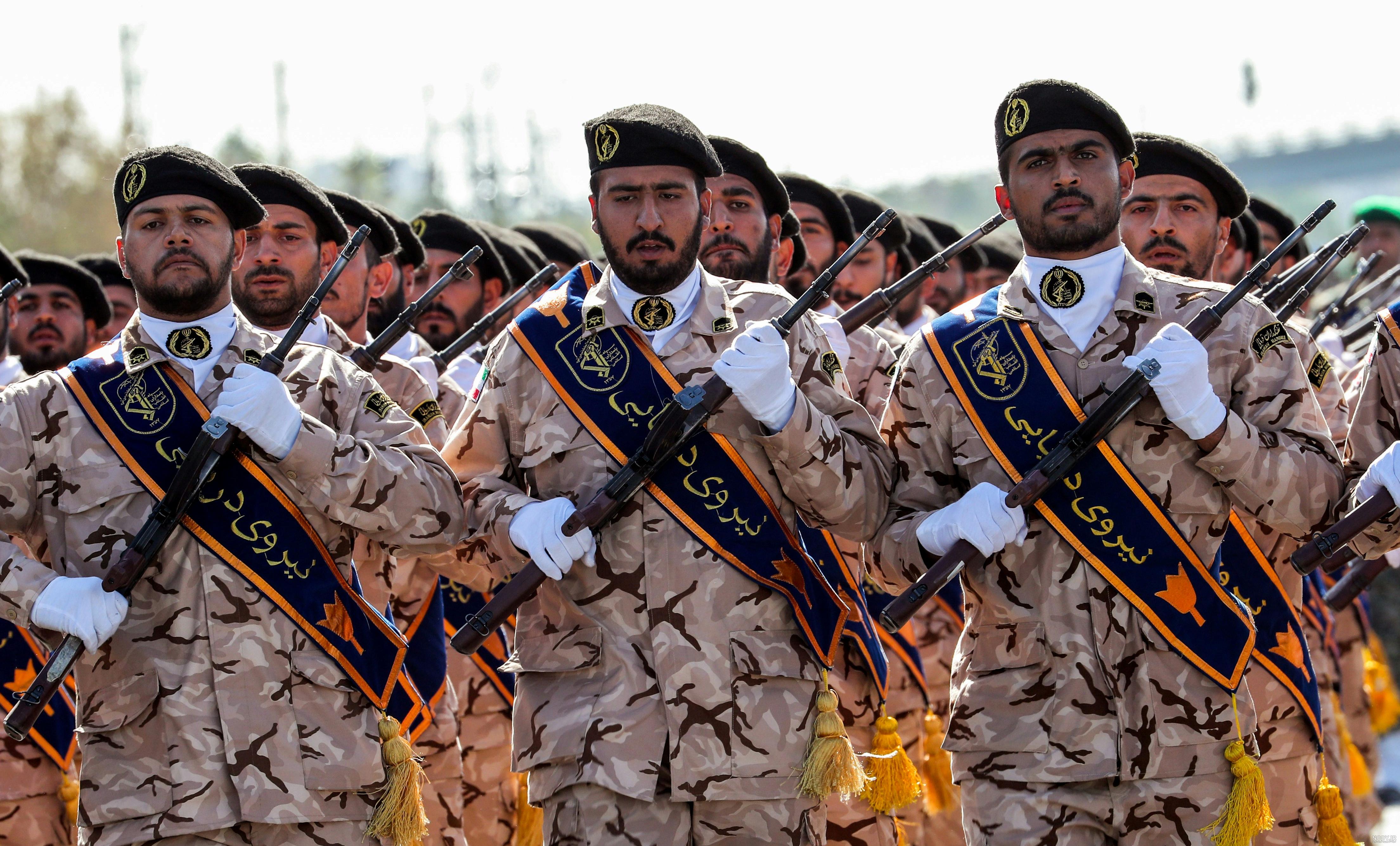 بالاترین: .ارتش امروز ایران که کاملا فرسوده با افکاری متعلق به ۴۰ سال پیش  است و تقابل باجنگهای پیشرفته الکترونیکی امروز