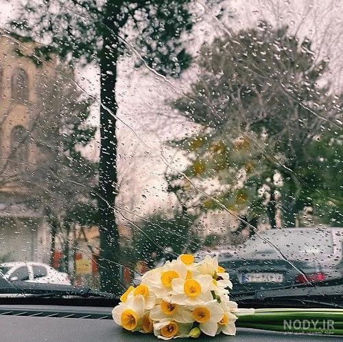 بک گراند باران روی شیشه با کیفیت بالا