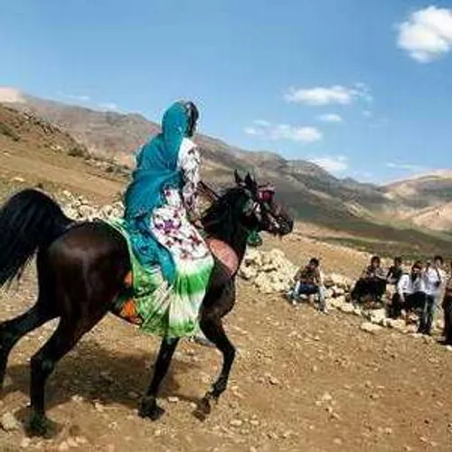 دانلود عکس دختر روی اسب دانلود عکس دختر روی اسب