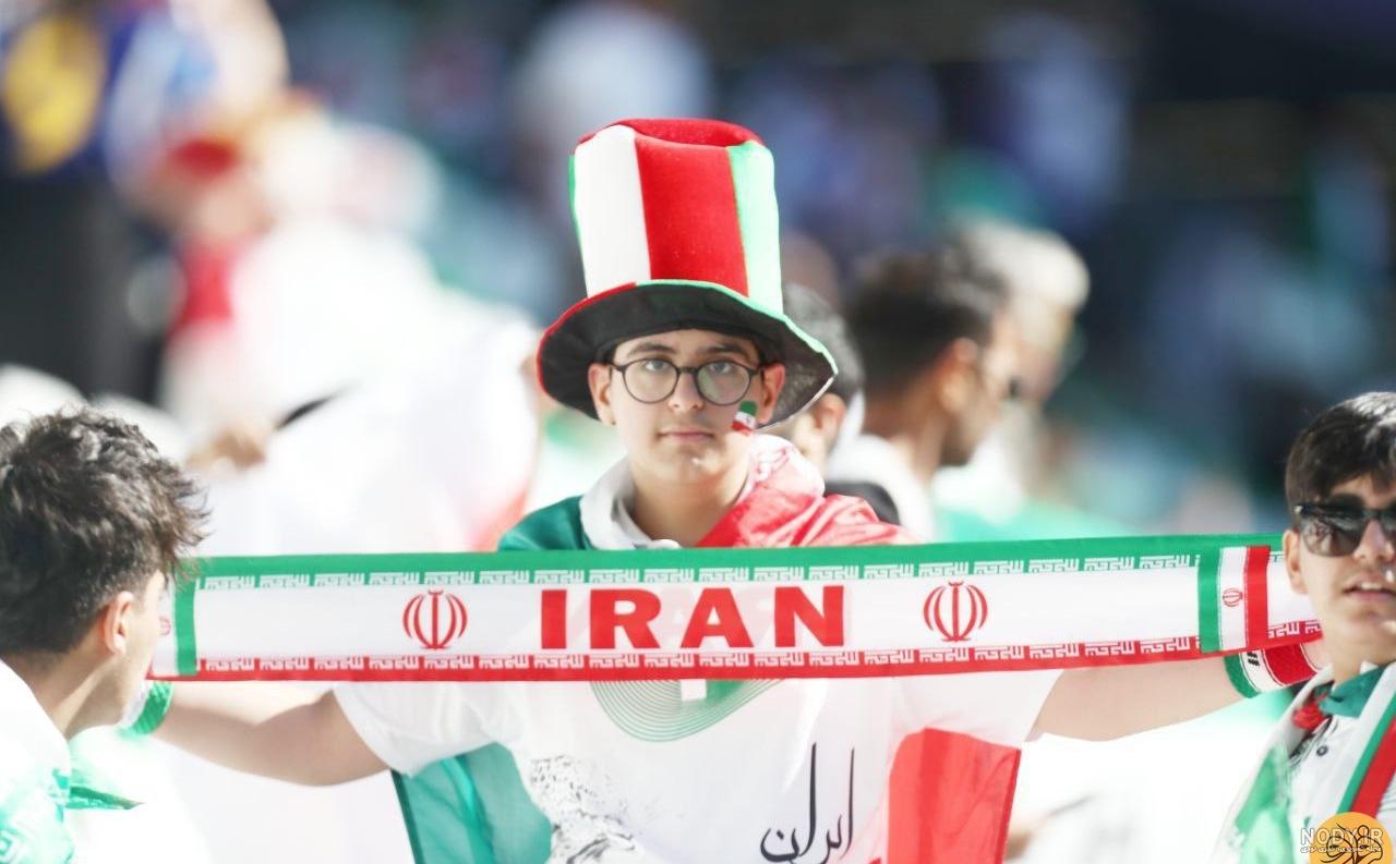 فرارو | (تصاویر) اشک‌ها و لبخندهای هواداران ایرانی مقابل ژاپن