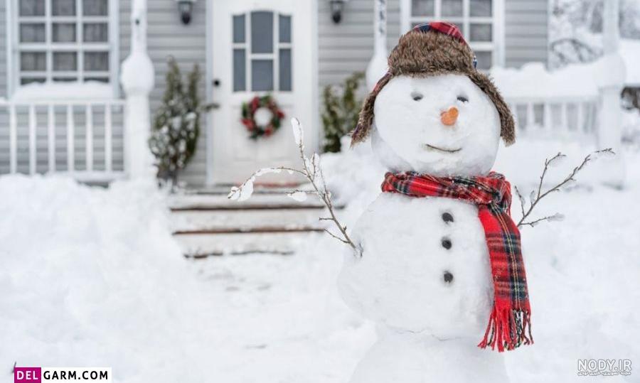 عکس آدم برفی واقعی در حیاط خانه