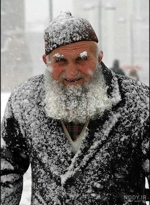 آدم برفی واقعی در فضای باز در مناظر سفید 1177850
