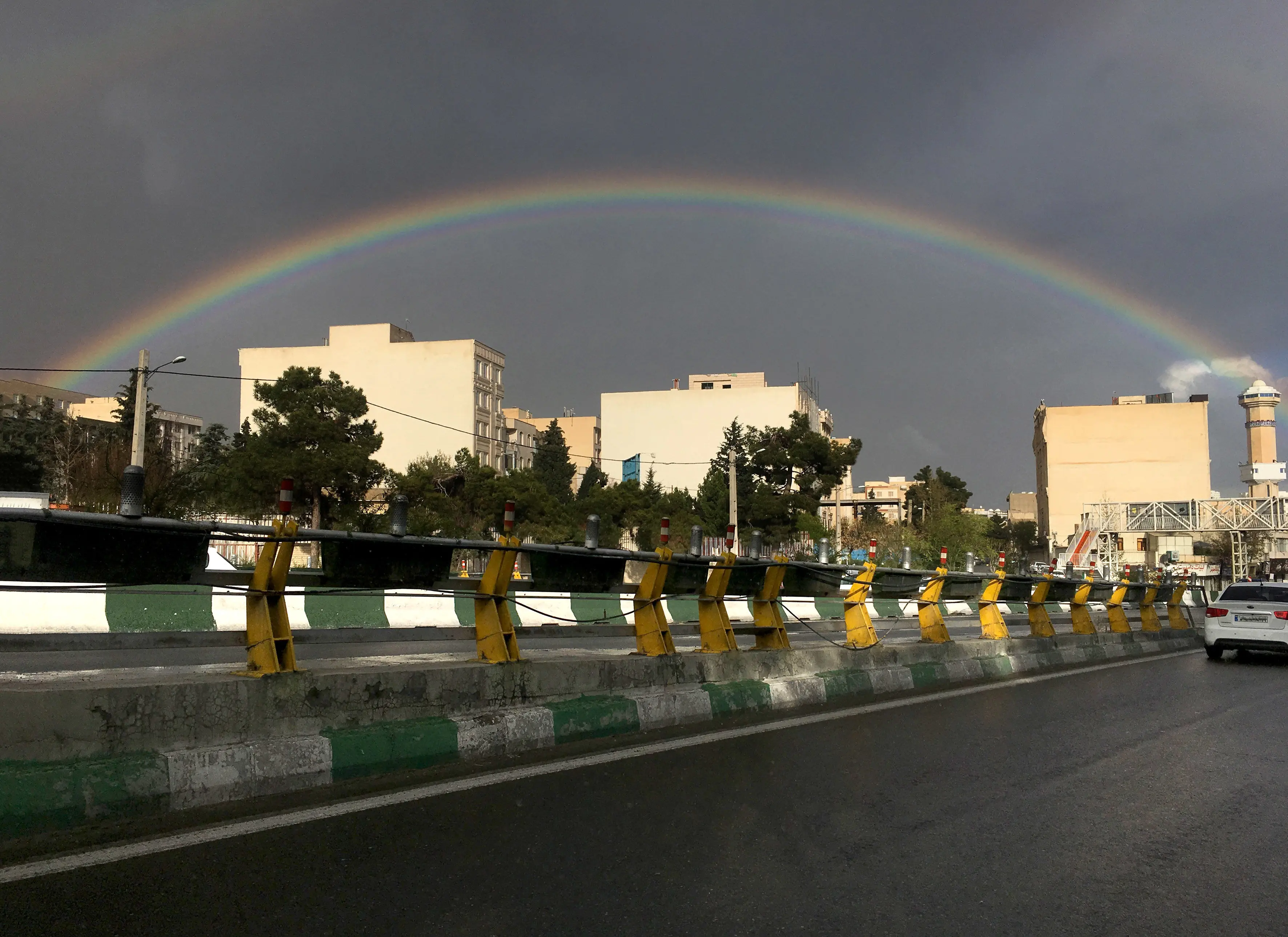 عکس: آسمان تهران ظهر امروز اینگونه بود
