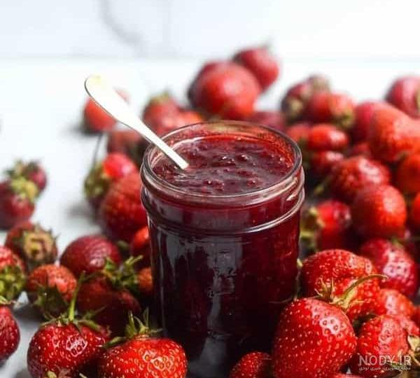 ژله لیوانی توت فرنگی ژله لیوانی توت فرنگی