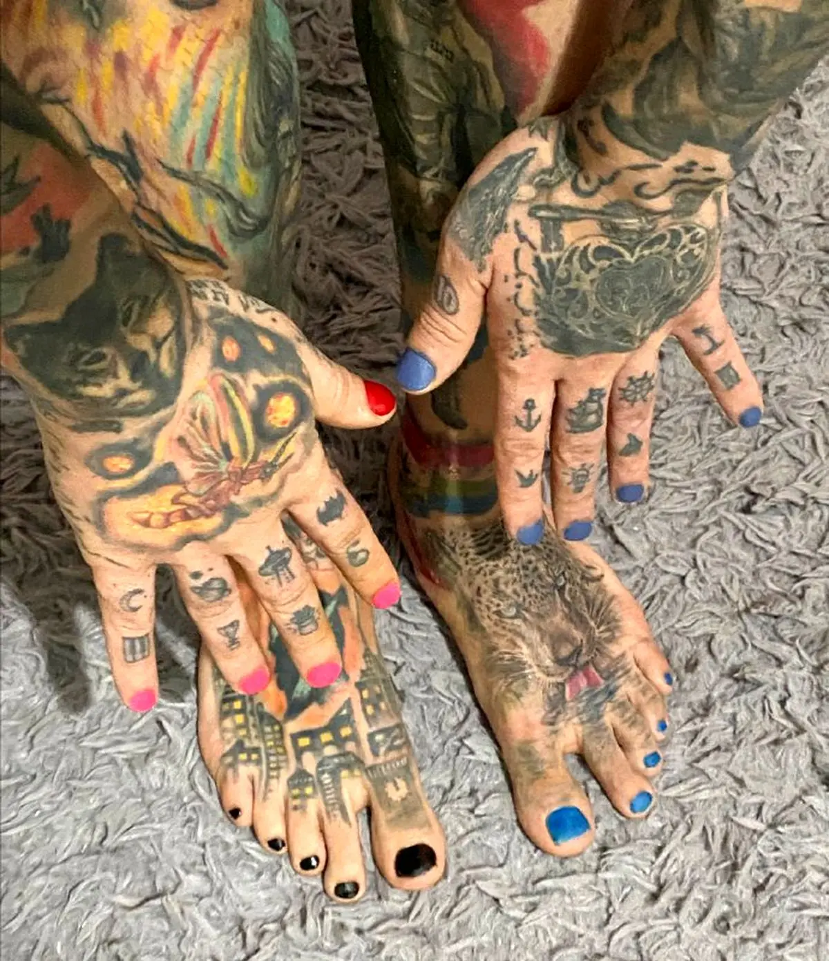 persiantattoo | عکس عزیزانش مادر و پدر بالا خودش و همسرش پایین برای همیشه ماندگار شد @persiantattooo | Instagram persiantattoo | عکس عزیزانش مادر و پدر بالا خودش و همسرش پایین برای همیشه ماندگار شد @persiantattooo | Instagram