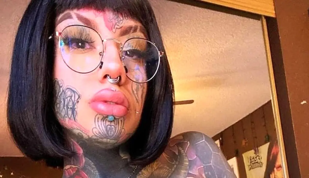 خالکوبی تتلو عکس مادرش