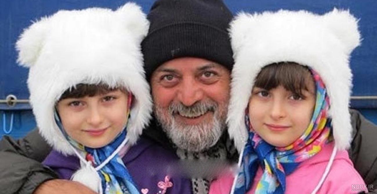 عکس سارا و نیکا در استخر خارج از کشور