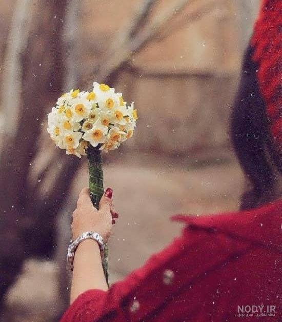110 عکس دست دختر برای پروفایل با گل و منظره + متن دست هایت - دلبرانه 110 عکس دست دختر برای پروفایل با گل و منظره + متن دست هایت - دلبرانه