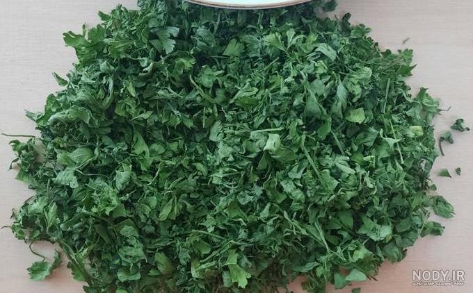 بررسی خواص سبزی جعفری و گشنیز