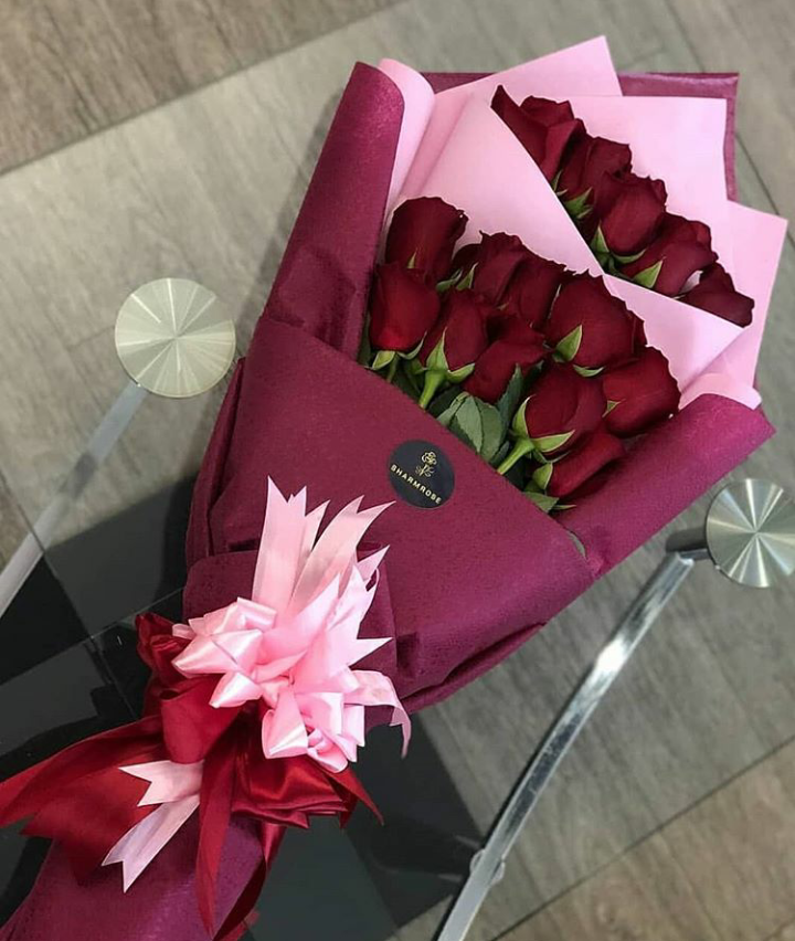 عکس تولد با کیک و گل عکس تولد با کیک و گل