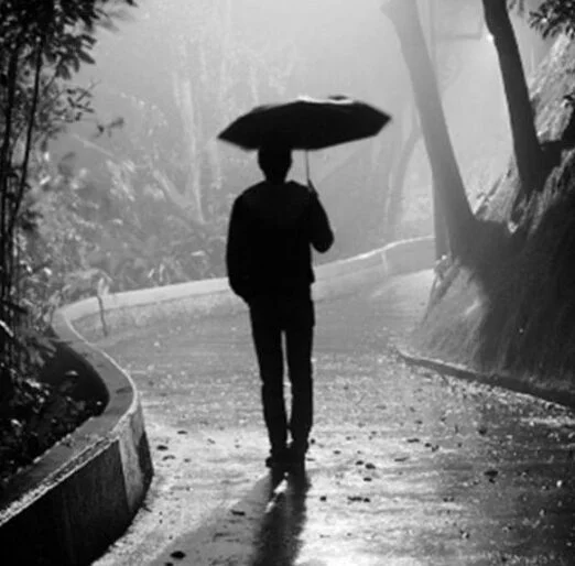 عکس قدم زدن تنهایی عکس قدم زدن تنهایی