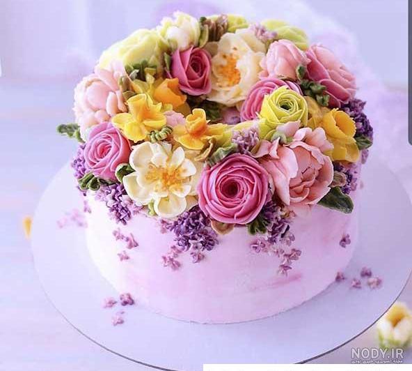 کیک تولد با گل روی سفید 1050244 کیک تولد با گل روی سفید 1050244