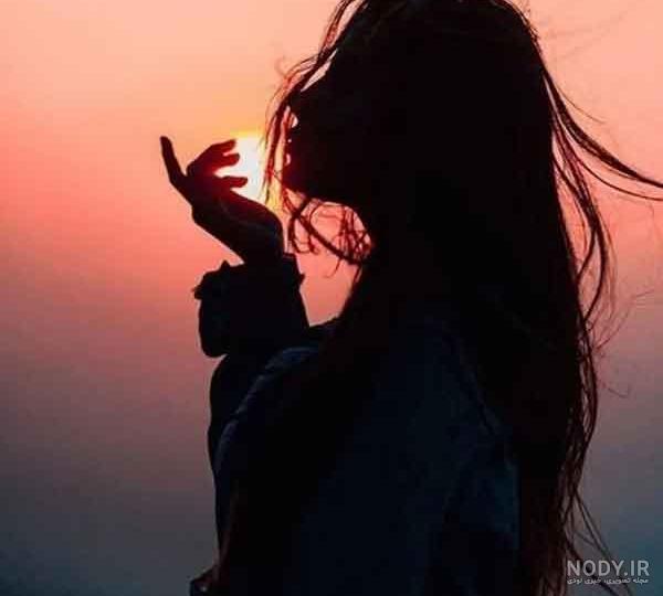  عکس تنهایی دختر بدون چهره در غروب