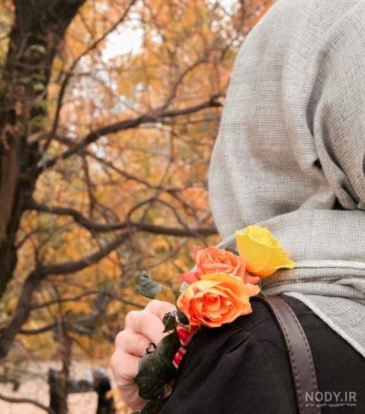 عکس دختر بهاری از پشت سر با حجاب عکس دختر بهاری از پشت سر با حجاب
