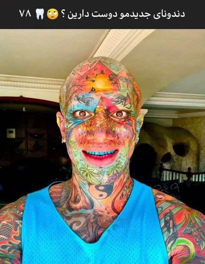 عکس امیر تتلو در حال خالکوبی