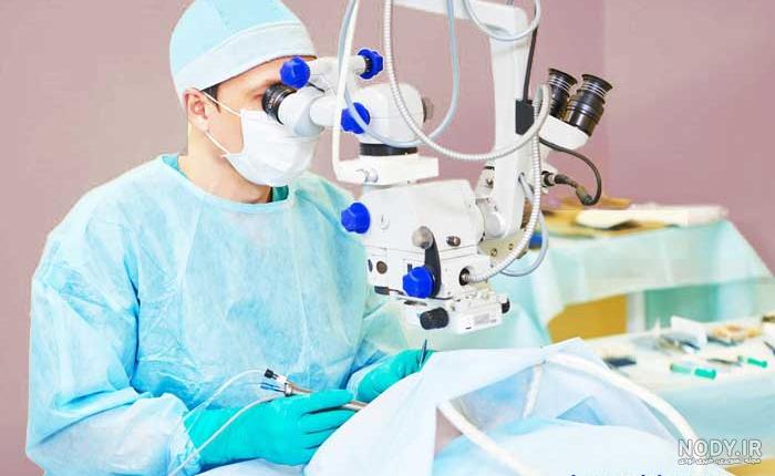 عکس با کیفیت کودکی در مطب چشم پزشکی در حال تشخیص بینایی سنجی - لایه باز طرح  آماده psd - eps