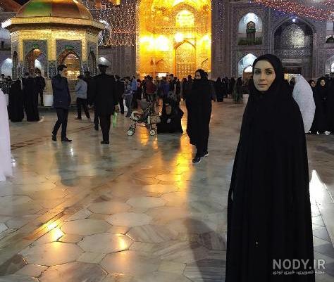 عکس دختر با چادر در حرم امام رضا