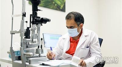 عکس پزشک زن در کلینیک چشم پزشکی