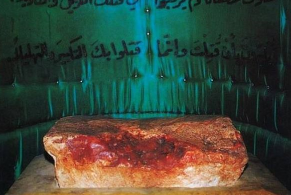 نام مبارک امام حسین(ع) بر روی سنگ +عکس
