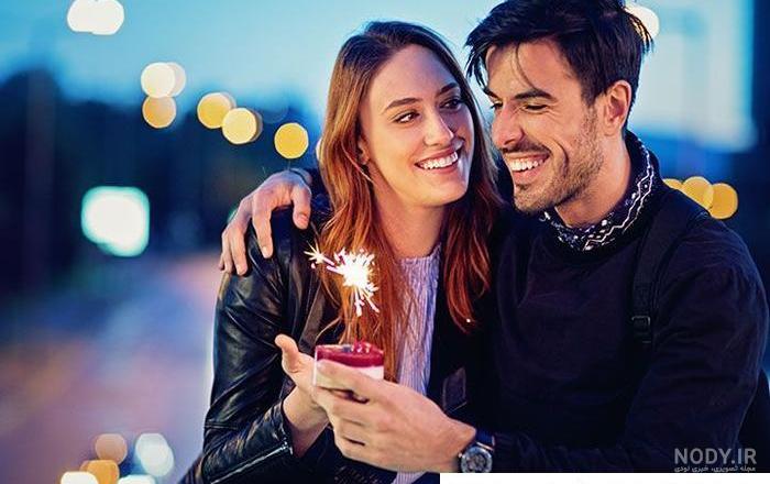 ژست عکس تولد دونفره در طبیعت