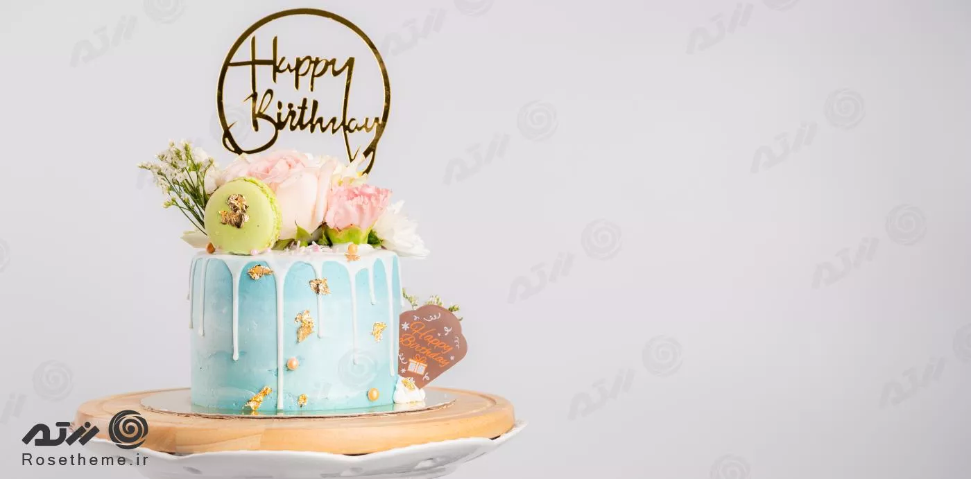 ژست عکس تولد با کیک در کافه