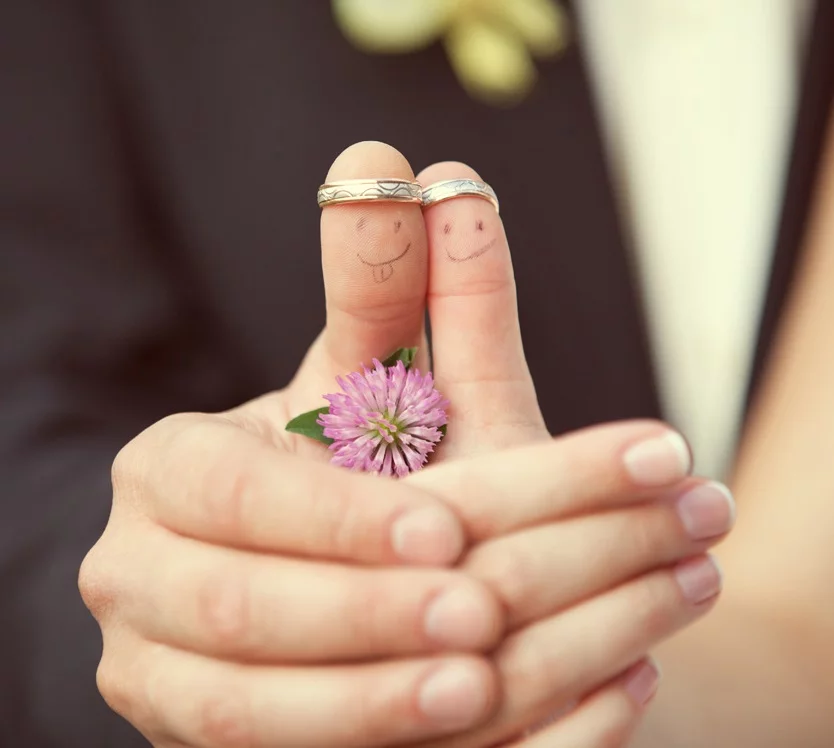 عکس دست نامزدی فیک