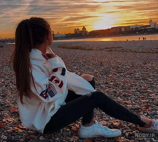 عکس خفن عکس دختر از پشت سر با شال طبیعی