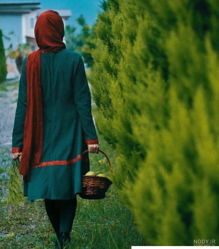 عکس خفن عکس دختر از پشت سر با شال طبیعی