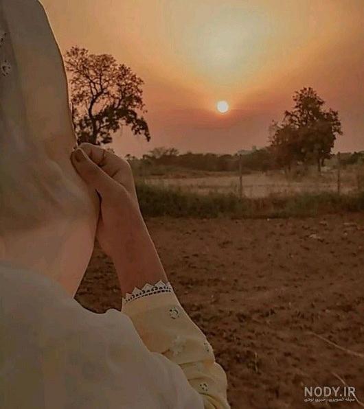 عکس خفن عکس دختر از پشت سر با شال طبیعی