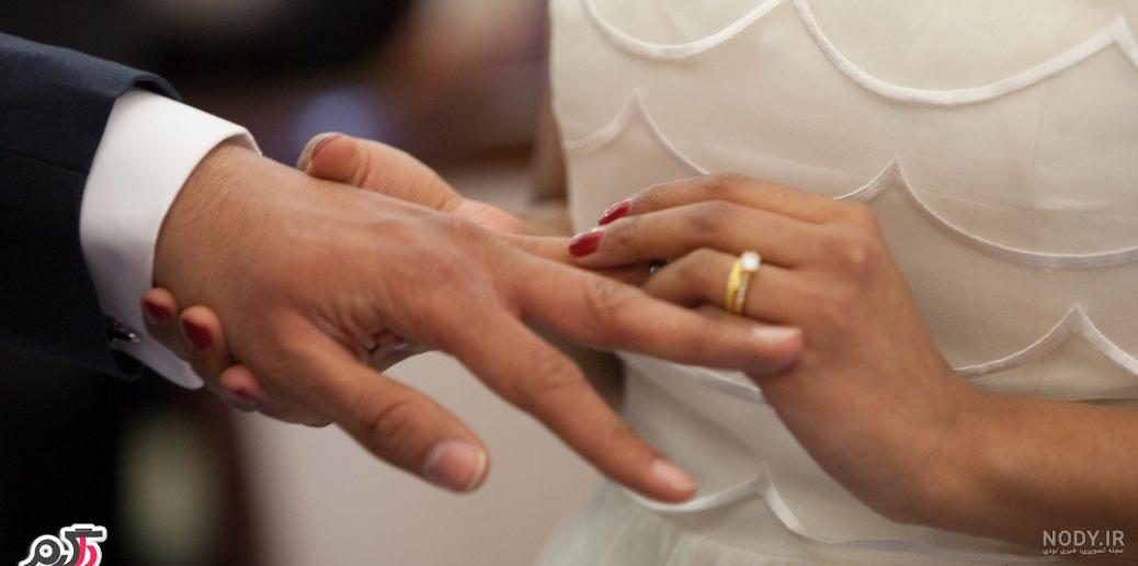 17 ژست زیبا عکس با حلقه ازدواج